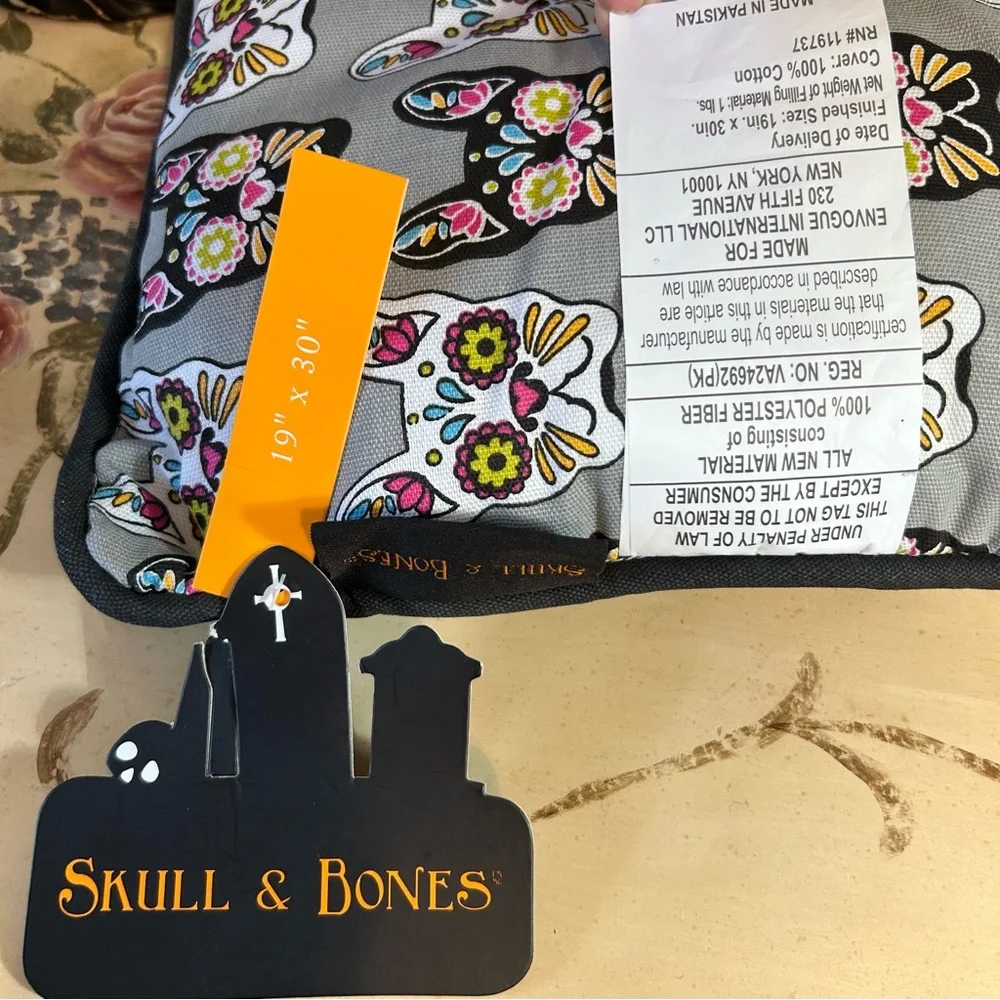 Skull & Bones Cat Sugar Skull Day of the Dead Dog Cat Bed NEW NWT